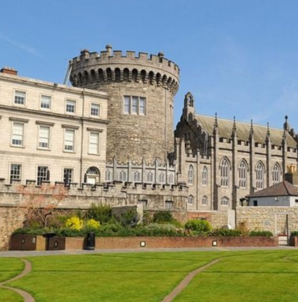 Dublin Book of Kells, Castle and Molly Malone Statue Guided Tour