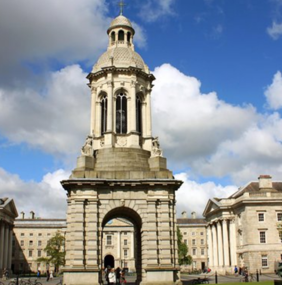 Dublin Book of Kells, Castle and Molly Malone Statue Guided Tour